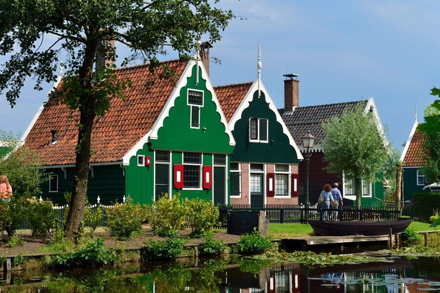 Amsterdam: Keukenhof and Zaanse Schans Live Guided Day Tour - Keukenhof: three and a half hours among spring flowers