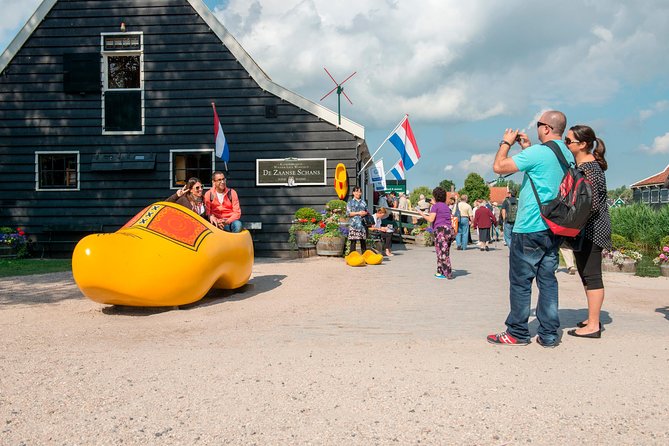 Amsterdam: Keukenhof and Zaanse Schans Windmills Guided Day Trip - Clogs, cheese, and the more commercial side of the visit