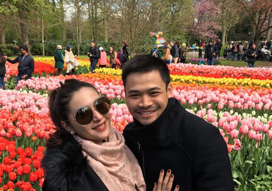 Amsterdam: Keukenhof Tulip Garden and Giethoorn Experience - The ride to Giethoorn takes patience