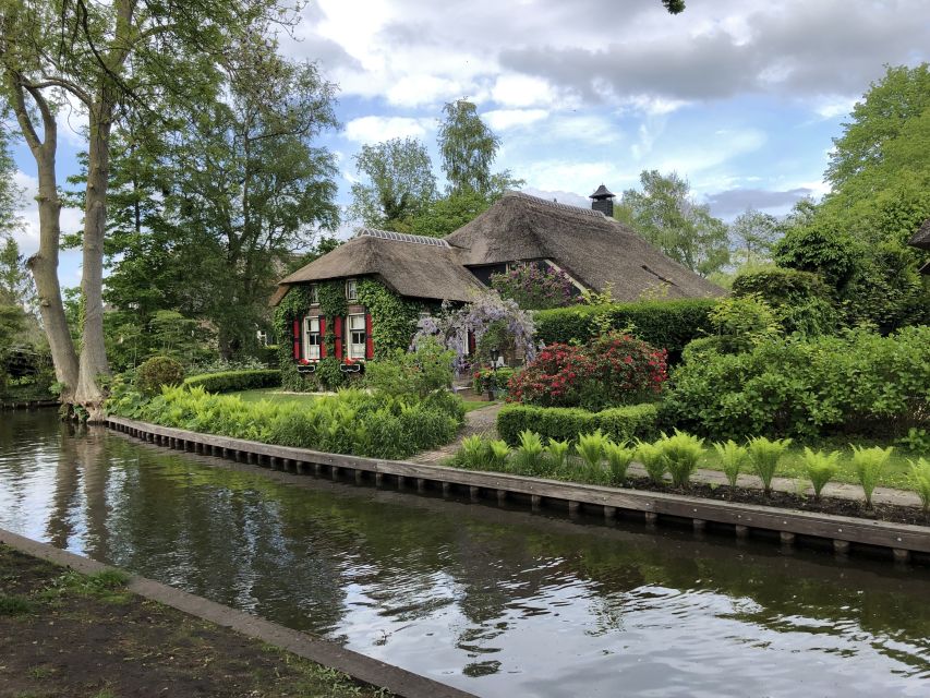 Amsterdam: Keukenhof Tulip Garden and Giethoorn Experience - Giethoorn by boat and on foot