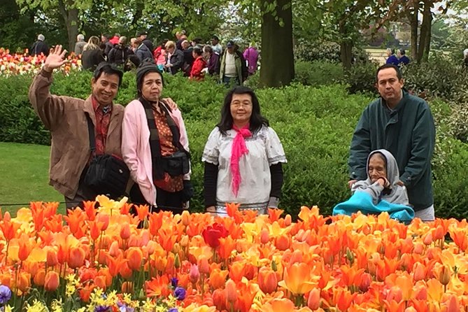 Amsterdam: Keukenhof Tulip Gardens and Giethoorn with Boat Tour - Three hours among Keukenhof’s tulips