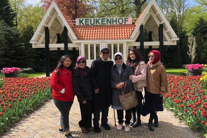Amsterdam: Keukenhof Tulip Gardens and Giethoorn with Boat Tour - Giethoorn by boat and on foot
