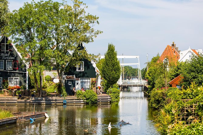Amsterdam: Keukenhof, Zaanse Schans & Volendam Tour - The Volendam cheese factory and clog demonstrations