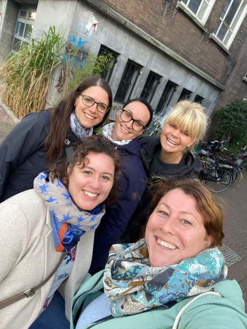 Amsterdam: Kultour, Kulturelle Stadtführung mit Herz & Seele - Colonial history and the monarchy are part of the story