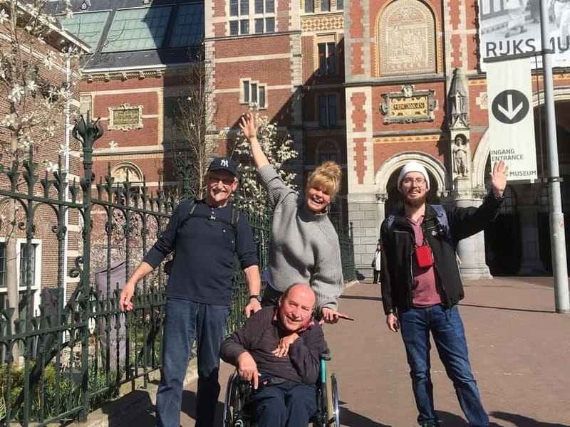 Amsterdam: Kultour, Kulturelle Stadtführung mit Herz & Seele - A small group changes the feel of the walk