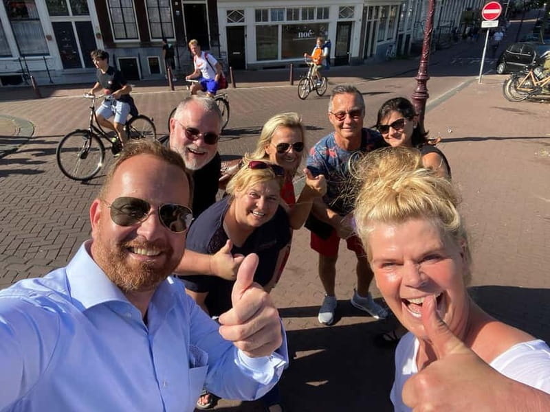 Amsterdam: Kultour, Kulturelle Stadtführung mit Herz & Seele - Beurspassage turns history into a picture book