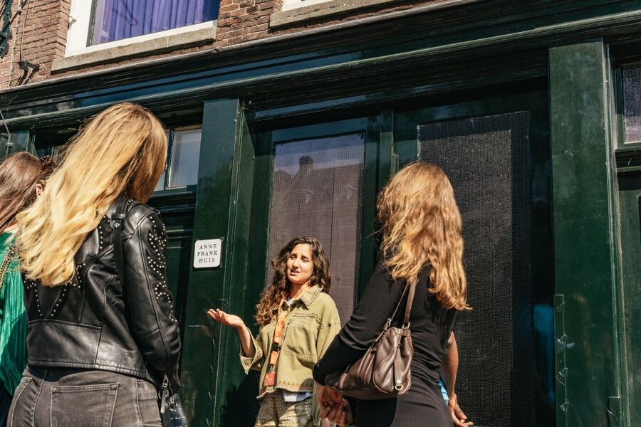 Amsterdam: Life of Anne Frank and World War II Walking Tour - Shared group or private walk?