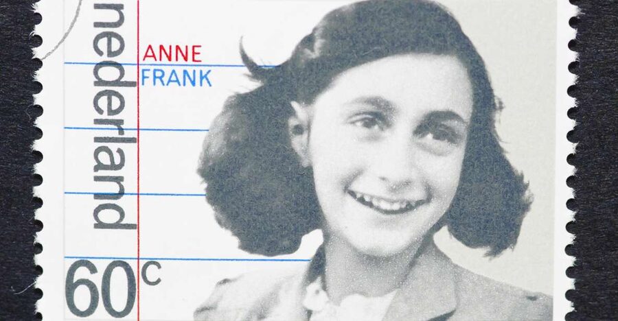 Amsterdam: Life of Anne Frank and World War II Walking Tour - A pause at the Auschwitz Monument