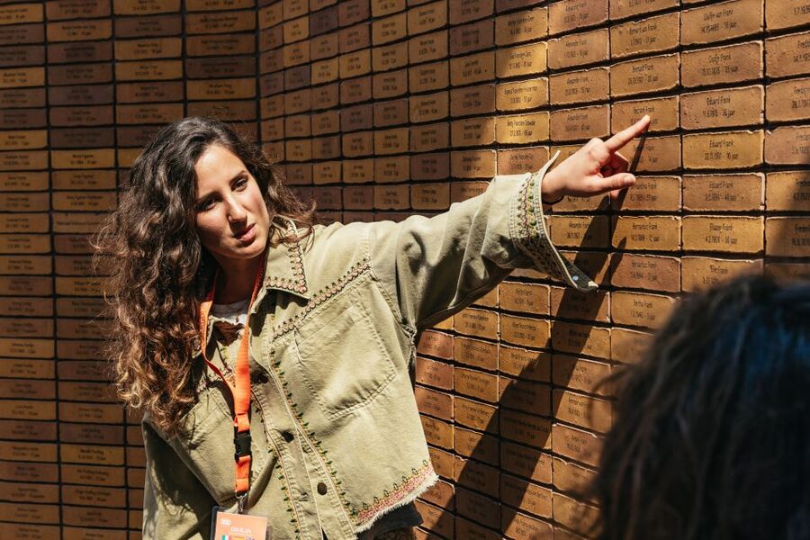 Amsterdam: Life of Anne Frank and World War II Walking Tour - Starting at the Portuguese Synagogue