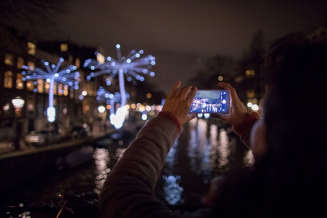 Amsterdam Light Festival: Canal Cruise + Bite & Unlimited Drinks - Meeting at Prins Hendrikkade 33A