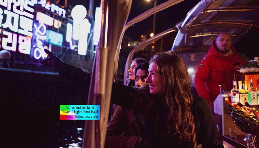 Amsterdam: Light Festival Cruise With Drinks & Snacks - Following the route from Prins Hendrikkade to NEMO