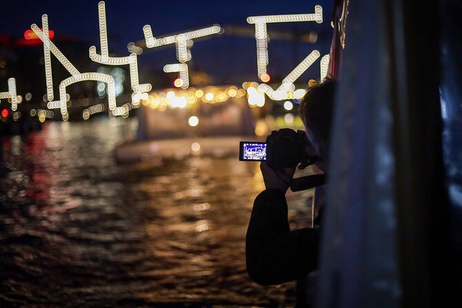 Amsterdam: Light Festival Cruise with Unlimited Drinks Option - Unlimited drinks, warm blankets, and winter comfort