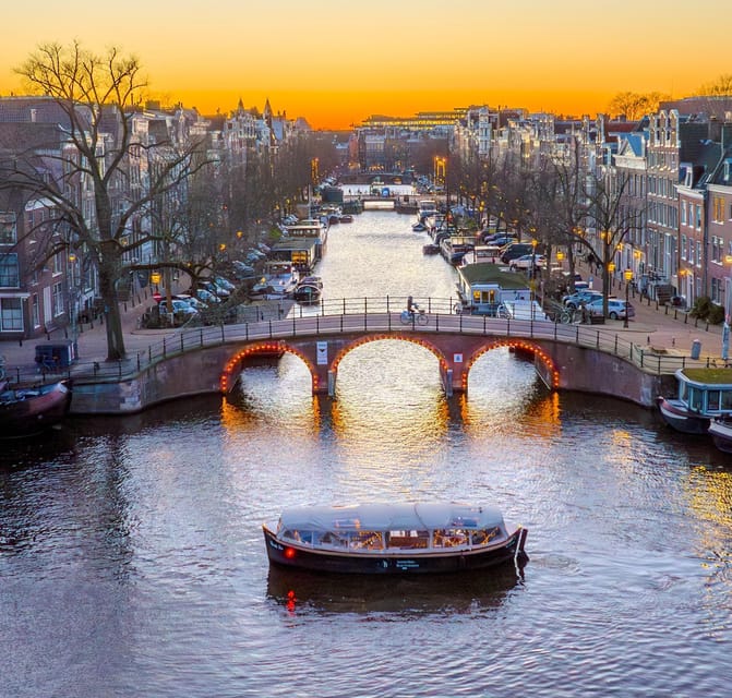 Amsterdam: Light Festival Heated Cruise & Unlimited Drinks! - The 75-minute route through the Grachtengordel