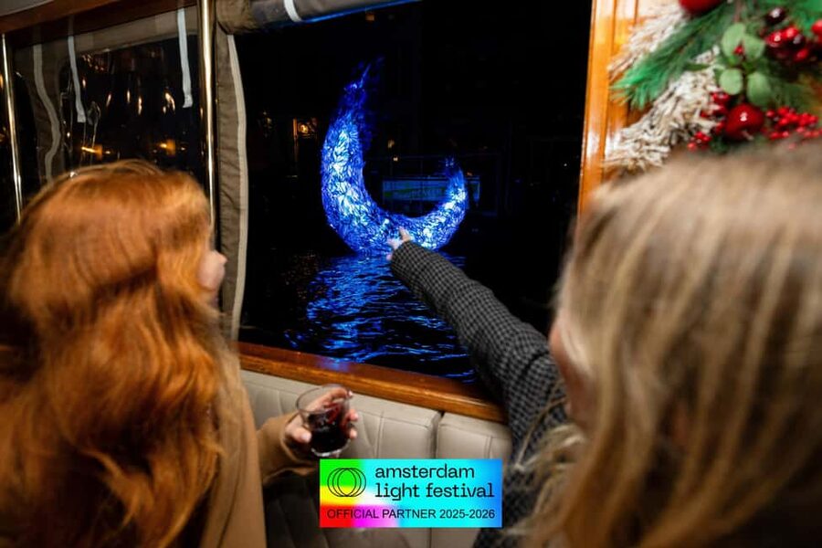Amsterdam: Light Festival Heated Cruise with Drinks & Snacks - De Negen Straatjes and Herengracht after dark