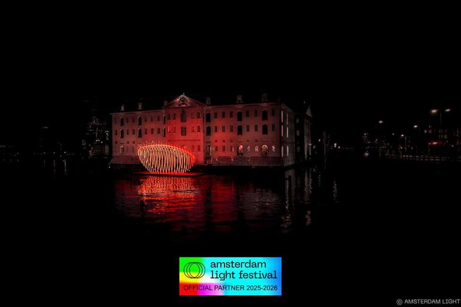 Amsterdam: Light Festival Heated Cruise with Drinks & Snacks - How the guides shape the evening