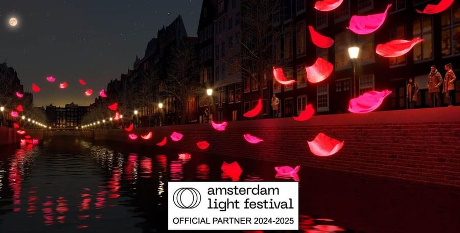 Amsterdam Light Festival Live Commentary & Optional Drinks - Why a canal cruise works so well for the Light Festival