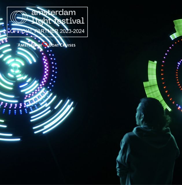 Amsterdam Light Festival Live Commentary & Optional Drinks - Live commentary, audio guides, and the brochure