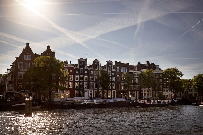 Amsterdam Light Festival: Saloon Boat Cruise + Hot Drinks & Bite - Who will enjoy this cruise most