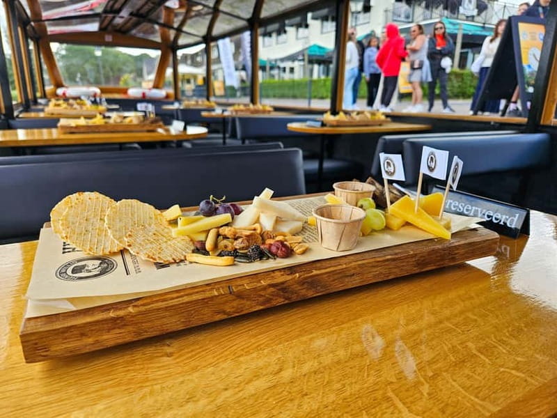 Amsterdam: Live GuideD Giethoorn Boat Tour & Cheese Platter - Key reasons this Giethoorn trip works