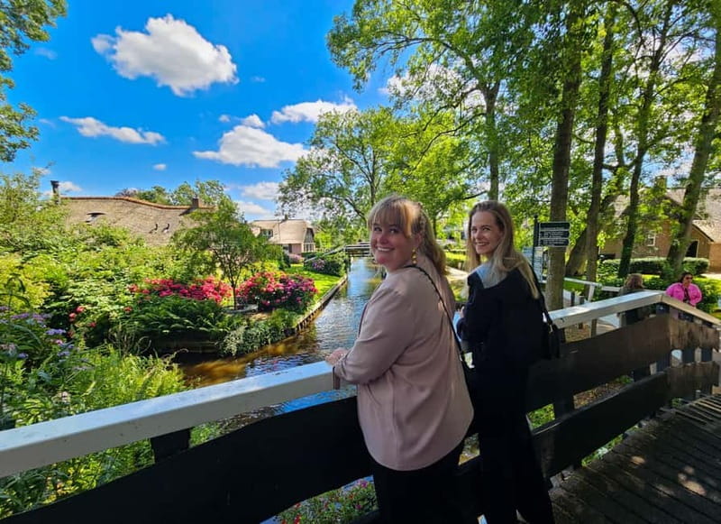 Amsterdam: Live GuideD Giethoorn Boat Tour & Cheese Platter - Meeting in central Amsterdam