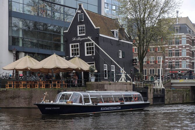 Amsterdam Live Guided Sightseeing Canal Cruise - Small museums and unusual Amsterdam stops