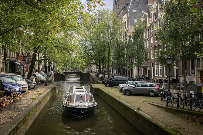 Amsterdam Live Guided Sightseeing Canal Cruise - What the live guide adds