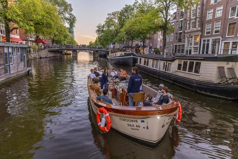 Amsterdam: Luxury Canal Cruise with Optional Snacks & Drinks - Hortus, the Maritime Museum, and NEMO