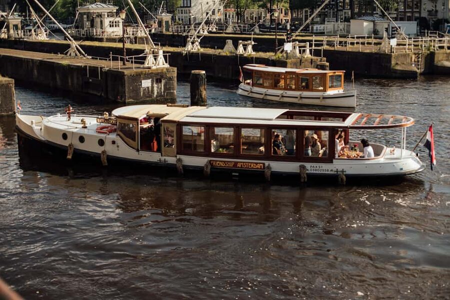 Amsterdam: Luxury Cruise Unlimited Cocktails & Snacks Option - Key points to know before booking