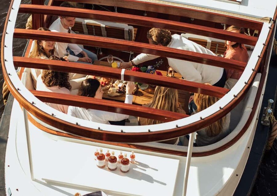 Amsterdam: Luxury Cruise Unlimited Cocktails & Snacks Option - Boat comfort, weather, and group size