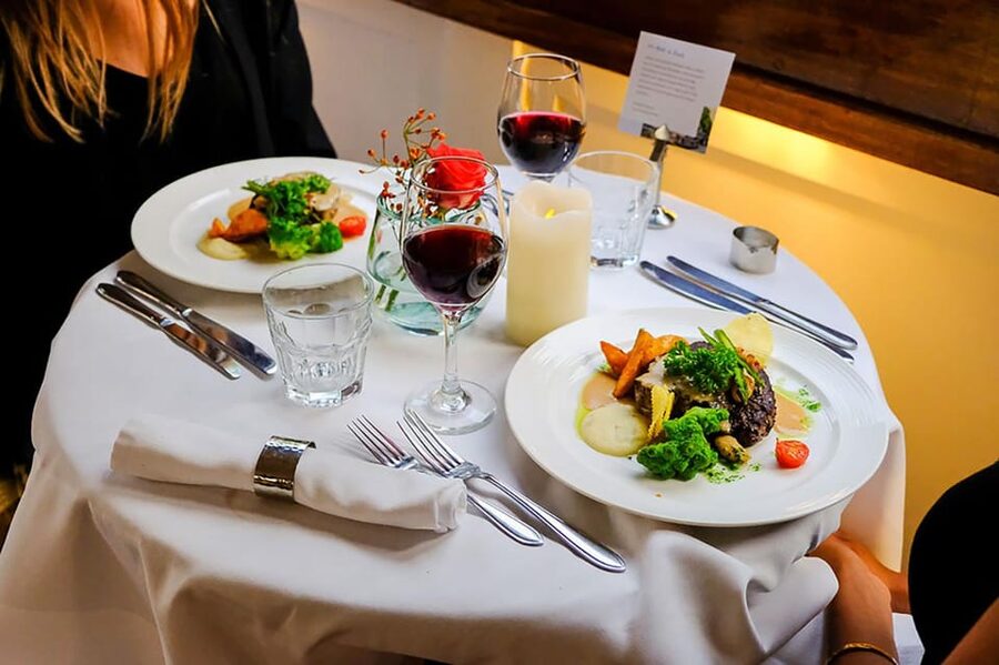 Amsterdam: Luxury Saloon Boat Cruise with 3-Course Dinner - Boarding at Zwanenburgwal 20
