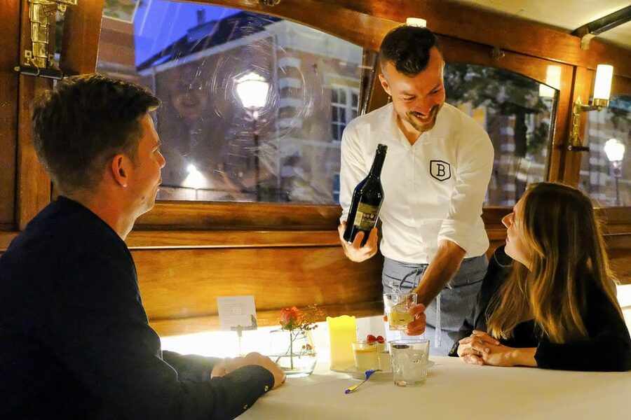 Amsterdam: Luxury Saloon Boat Cruise with 3-Course Dinner - Cruising through Amsterdam’s historic center