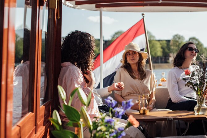 Amsterdam: Luxury Saloon Boat Cruise with Cocktails & Waffle - Old Church and Our Lord in the Attic