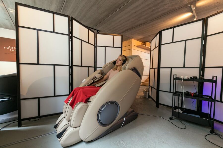 Amsterdam: Massage Session - Booking, cancellation, and language help