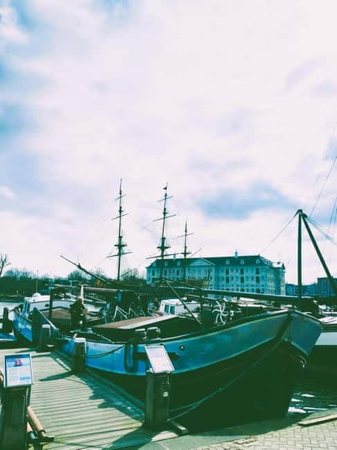 Amsterdam: Off the Beaten Path Bike Tour in French - Magere Brug, Amstelveld, and Reguliersgracht