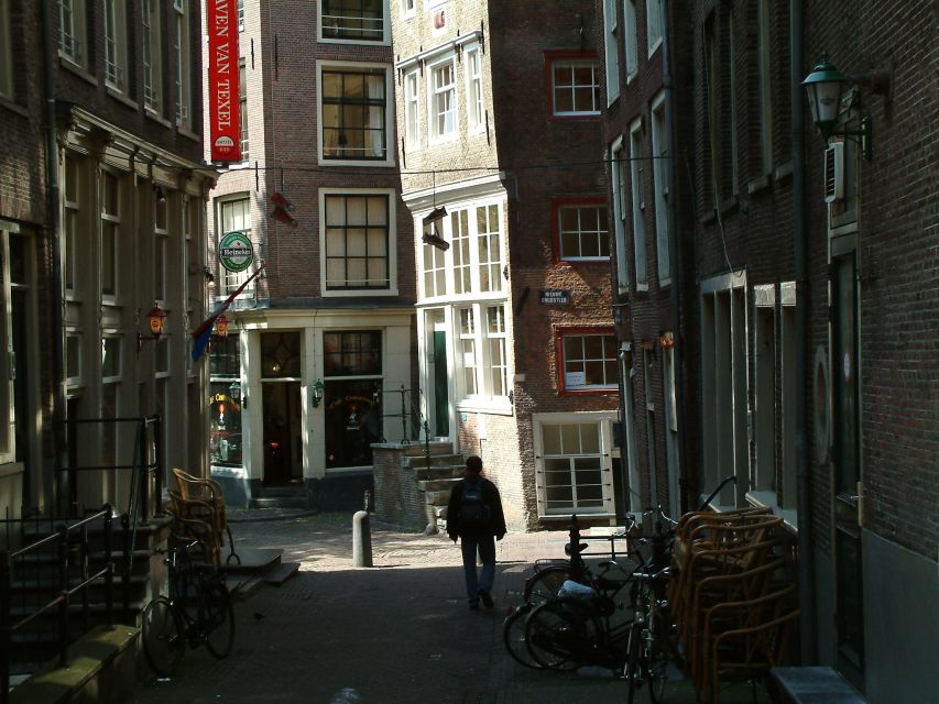 Amsterdam Old City Private Walking Tour - Old Church, hidden churches, and a quiet passage