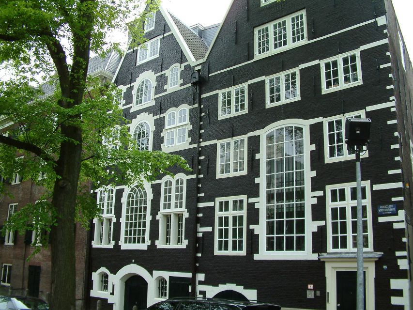 Amsterdam Old City Private Walking Tour - Reading Amsterdam’s medieval center