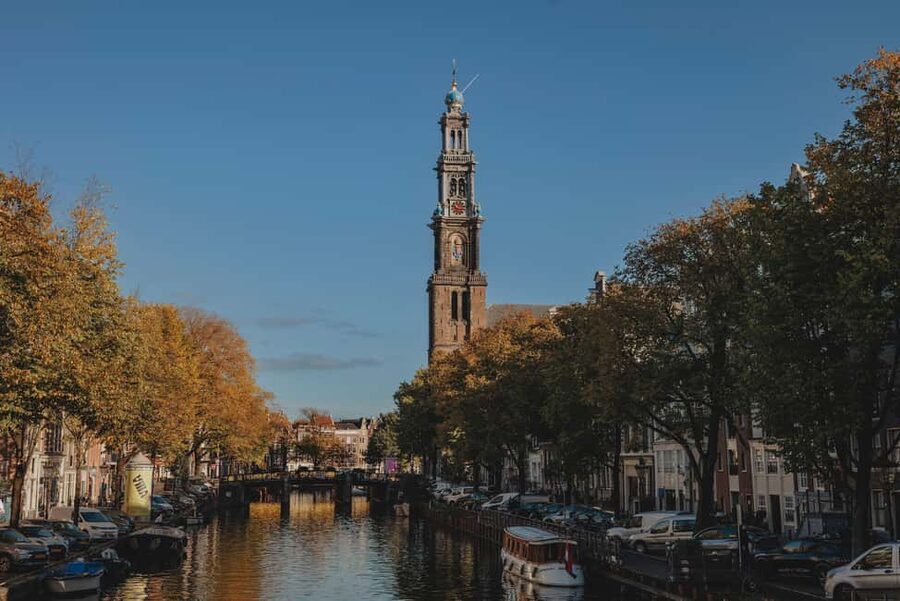 Amsterdam: Open Boat Cruise option Unlimited Drinks & Bite - The guides make the difference