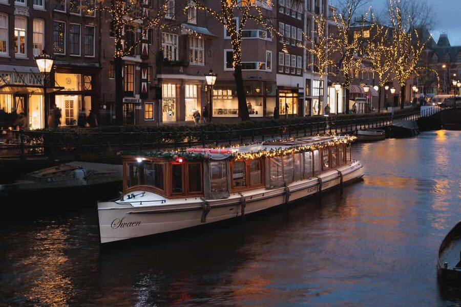 Amsterdam: Open Boat Cruise option Unlimited Drinks & Bite - Why Amsterdam’s canals are worth an hour