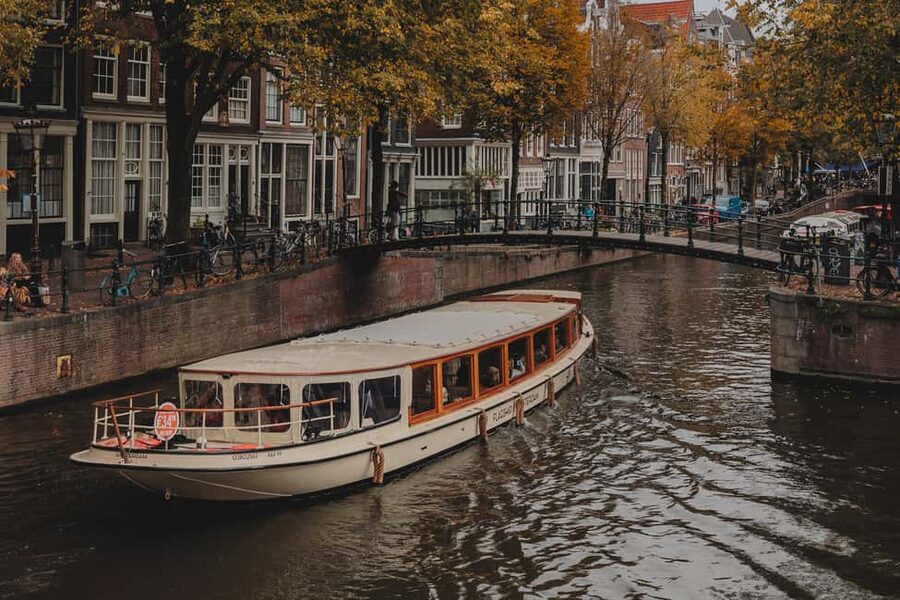 Amsterdam: Open Boat Cruise option Unlimited Drinks & Bite - What the unlimited drinks option really adds