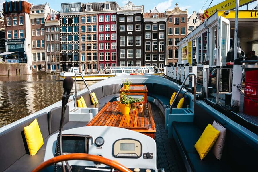 Amsterdam: Open Boat Tour of Canals with Expert Local Guide - Passing the Rijksmuseum from the water