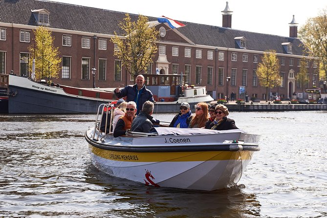 Amsterdam Open Boat Tour with Local Guide - Why a one-hour canal ride works so well