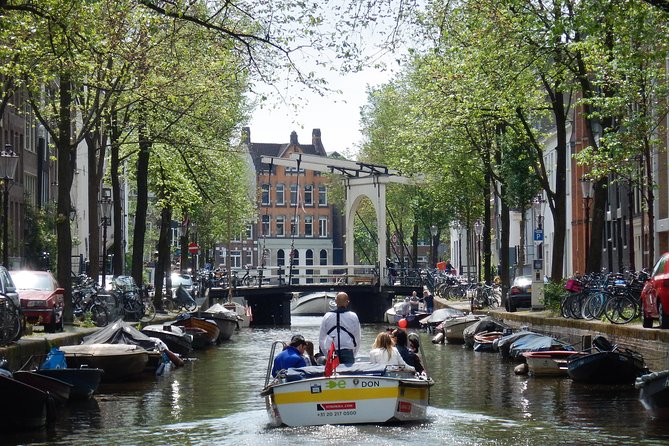 Amsterdam Open Boat Tour with Local Guide - Seeing Amsterdam through seven bridges