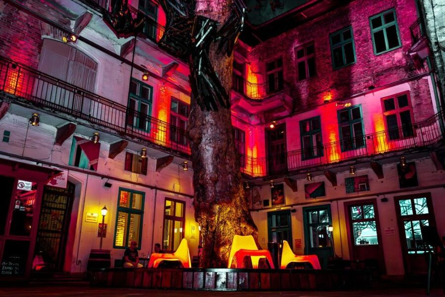 Amsterdam: Original Pub Crawl Party with VIP Entrance - What this Amsterdam pub crawl is really like