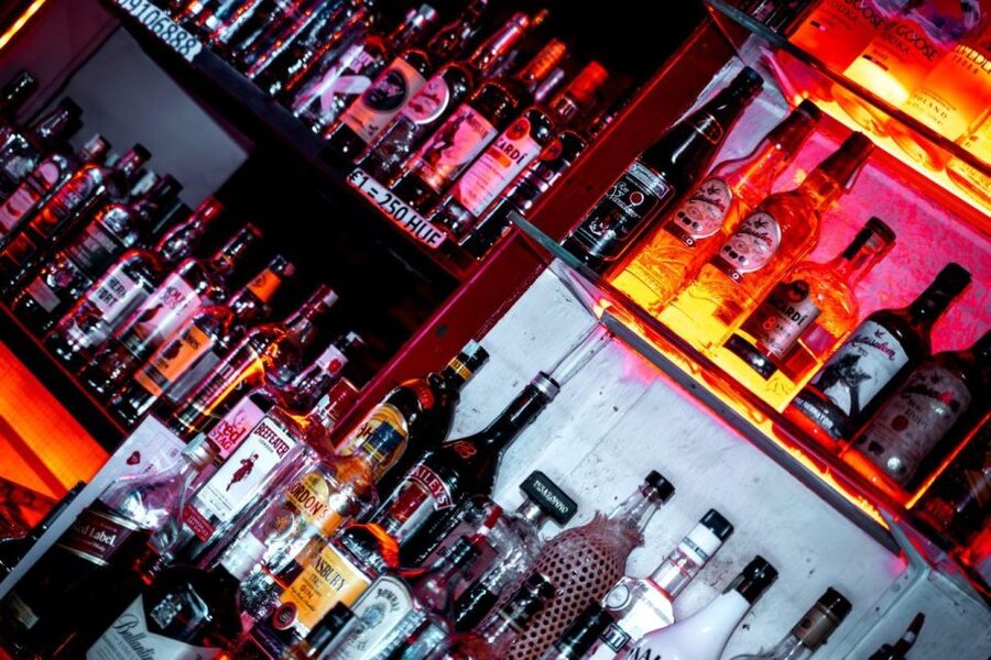 Amsterdam: Original Pub Crawl Party with VIP Entrance - Walking from the Red Light District toward Leidseplein