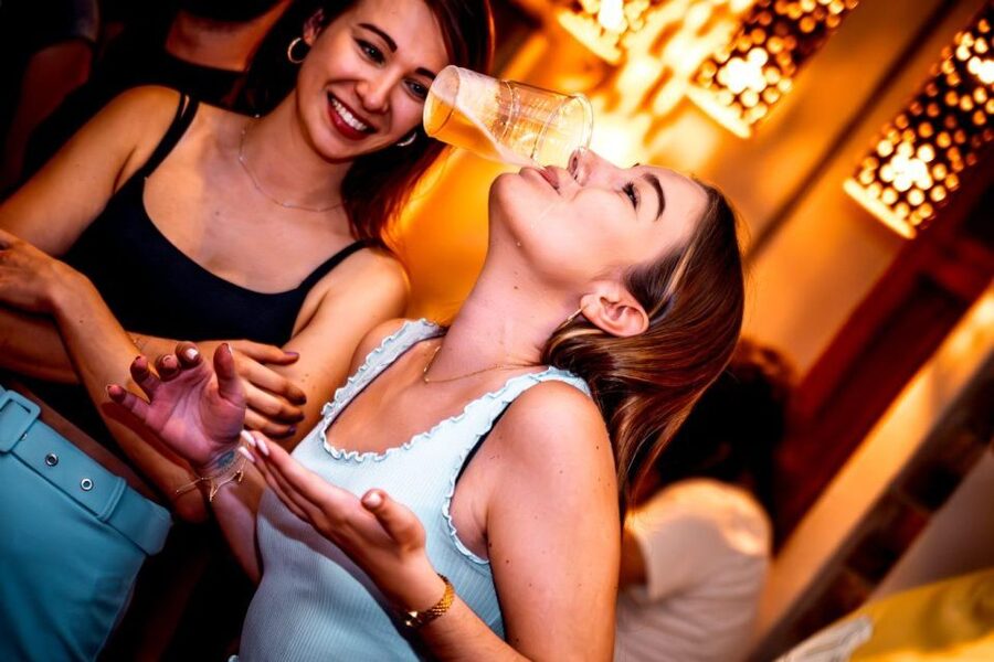 Amsterdam: Original Pub Crawl Party with VIP Entrance - More than three venues, with a different mood at each stop
