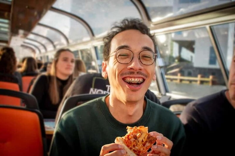 Amsterdam: Pizza Cruise with New York Pizza & Drinks - Boarding and the first 30 minutes afloat