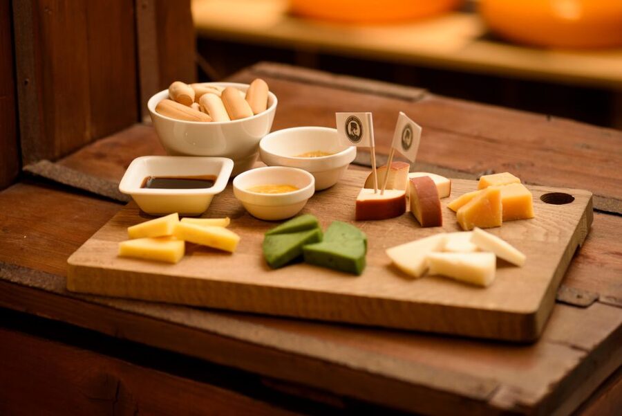 Amsterdam: Premium Henri Willig Cheese Tasting Experience - Arriving at Henri Willig in old Amsterdam