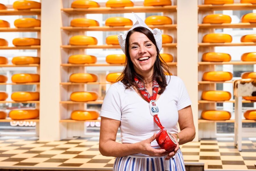 Amsterdam: Premium Henri Willig Cheese Tasting Experience - The short film and the Dutch cheesemaking process