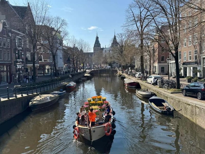 Amsterdam: Premium Tulip Boat Canal Tour - Why this tulip cruise feels different