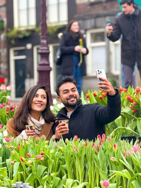 Amsterdam: Premium Tulip Boat Canal Tour - Passing the Anne Frank House by water